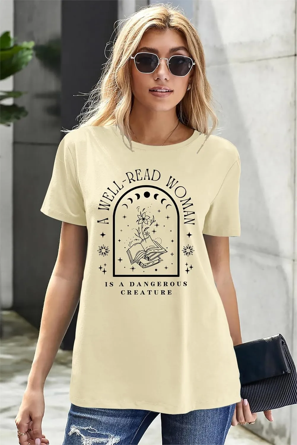 A Well Read Woman T-Shirt Women Reading Book Shirt Cute Book Lover Gift Vintage Graphic Tee Tops Funny Teacher Shirt